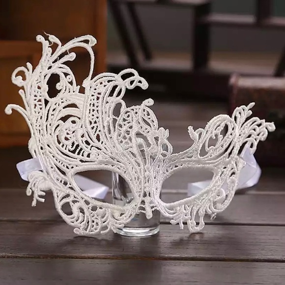 Private Label Accessories - SEXY VENETIAN WHITE MASQUERADE LACE FACE MASK-NEW‎